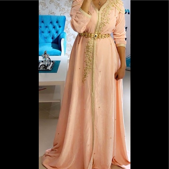 Light pink velvet kaftan with gold embroidery - Picture 6 of 8